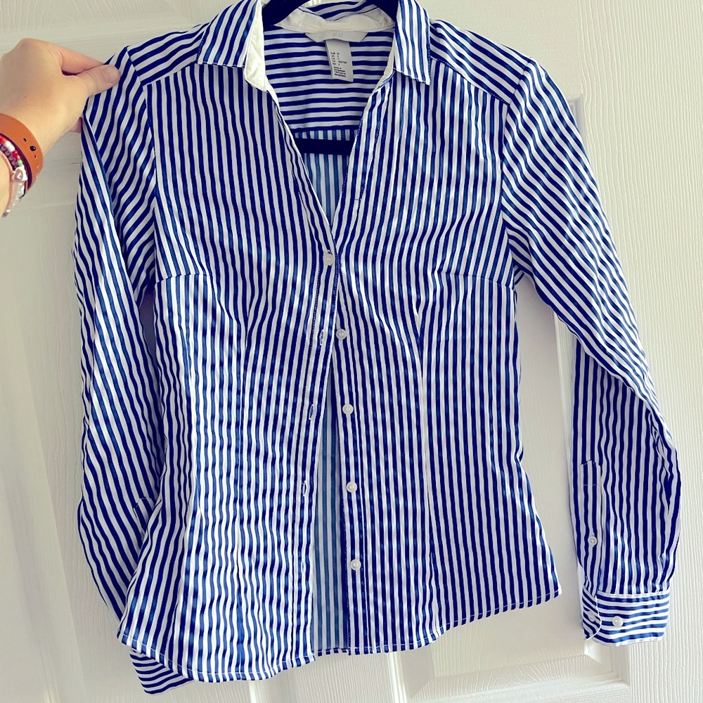 H&M button down top | size 2 | navy & white